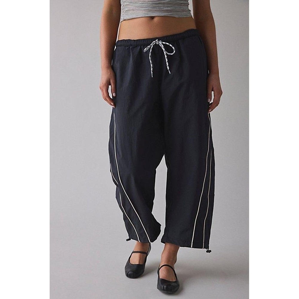 BDG Urban Outfitters Fast Track Low-Rise Cropped Nylon Pants Black S-P